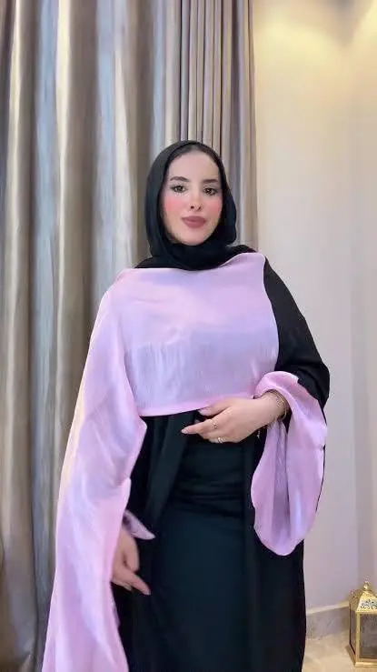تفاصيل كريب صالونا فاخر مع تطعيم ستان حريري لعباية بشت فخمة - ذوات