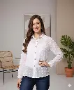 سهولة التنسيق: يمكن ارتداؤها مع جيبة كاجوال مستقيمة أو بنطلون